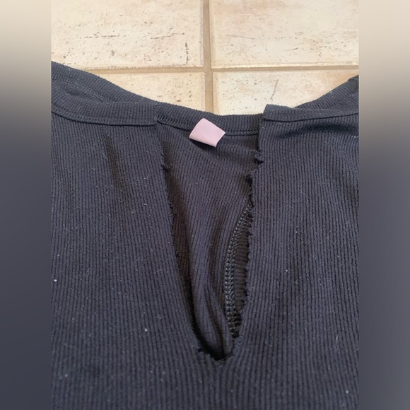 Old Navy Ultralite Go-Dry 2X Black Ribbed Tank Top - Picture 4 of 6